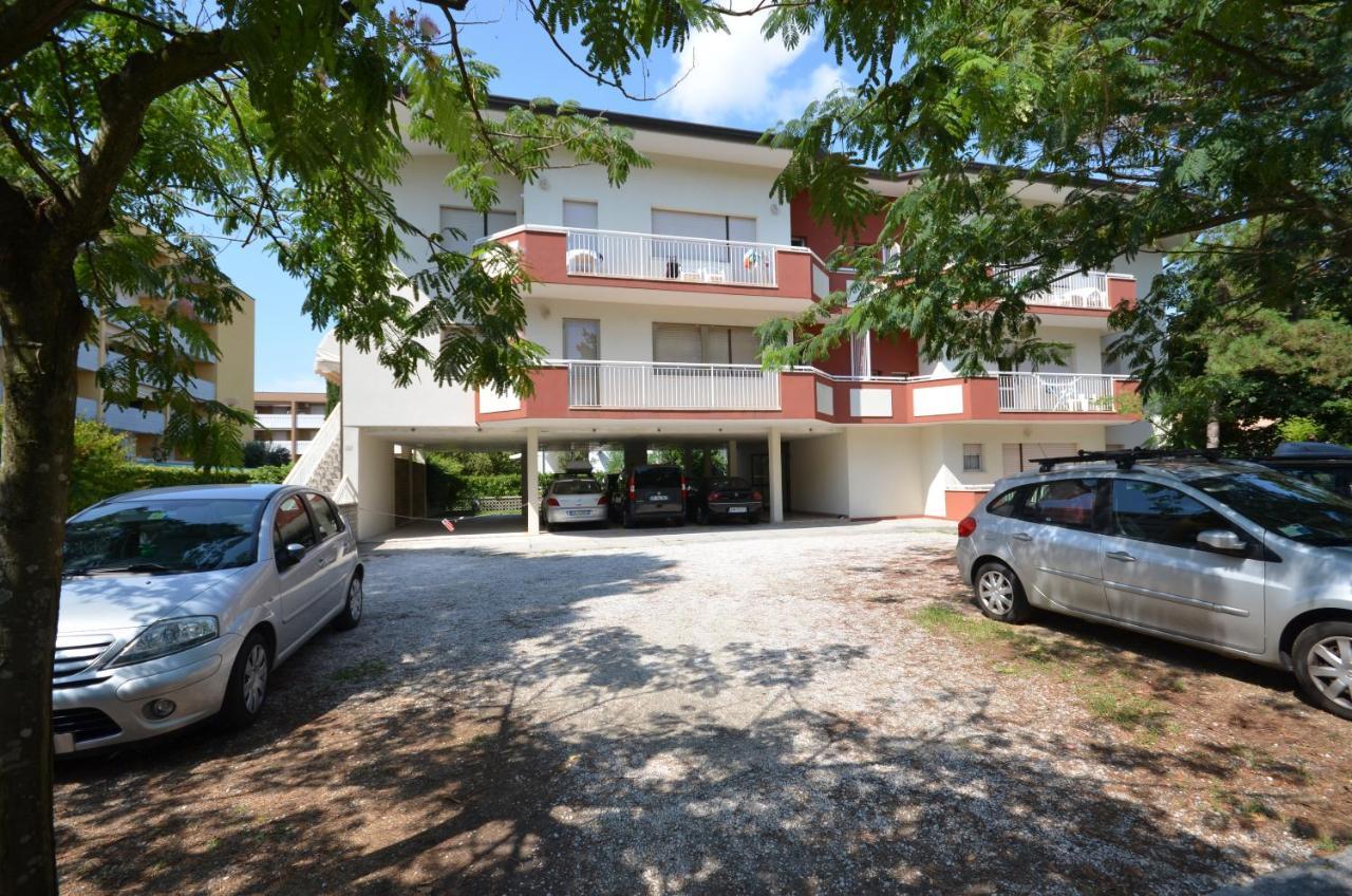 Appartamenti Massimo Bibione Exterior foto